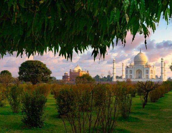 Same Day Taj Mahal Tour by Gatimaan Express Train